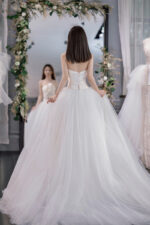 Minimalist strapless tulle wedding dress