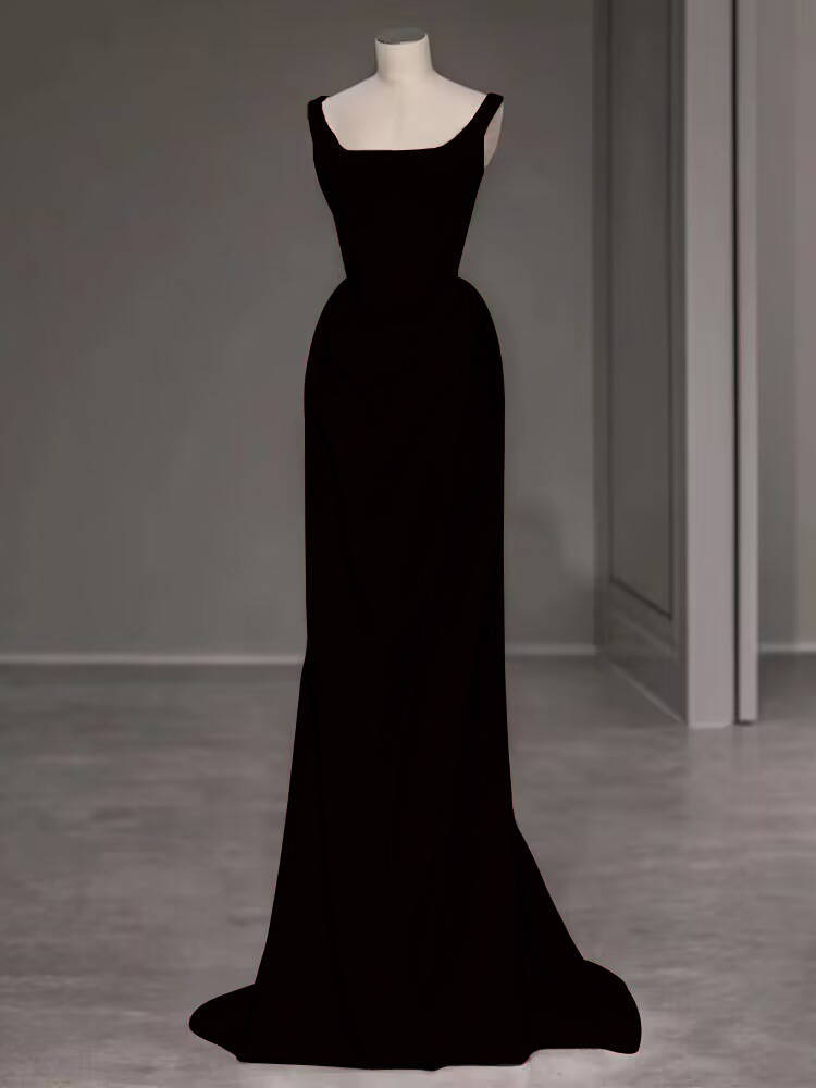 Simple low-cut floor-length gown evening dress