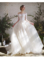 Voluminous long-sleeved lace wedding dress
