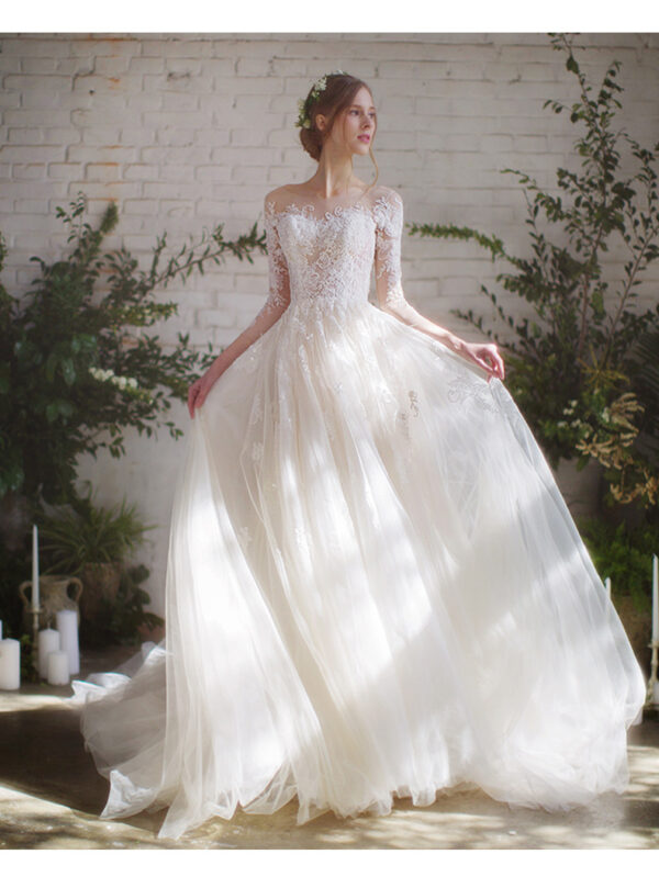 Light and airy wedding dress--Can be customized according to dimensions.