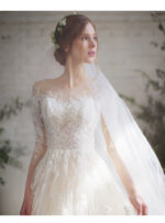 Voluminous long-sleeved lace wedding dress