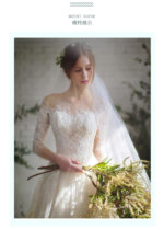 Voluminous long-sleeved lace wedding dress