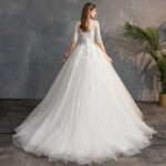 Light and airy wedding dress--Can be customized according to dimensions.
