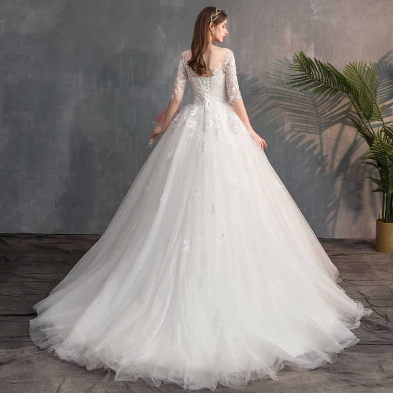 Voluminous long-sleeved lace wedding dress