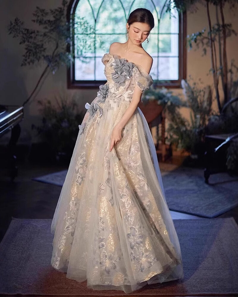 Off-shoulder vintage ethereal gown，Graduation Gown for Young Women