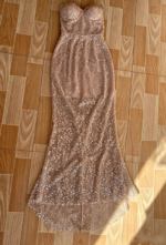 Shimmering form-fitting evening gown