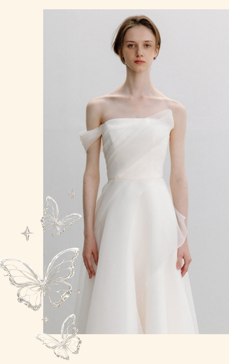 Minimalist French-style strapless wedding dress