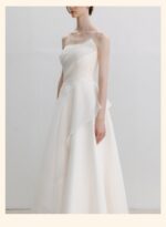 Minimalist French-style strapless wedding dress