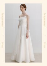 Minimalist French-style strapless wedding dress