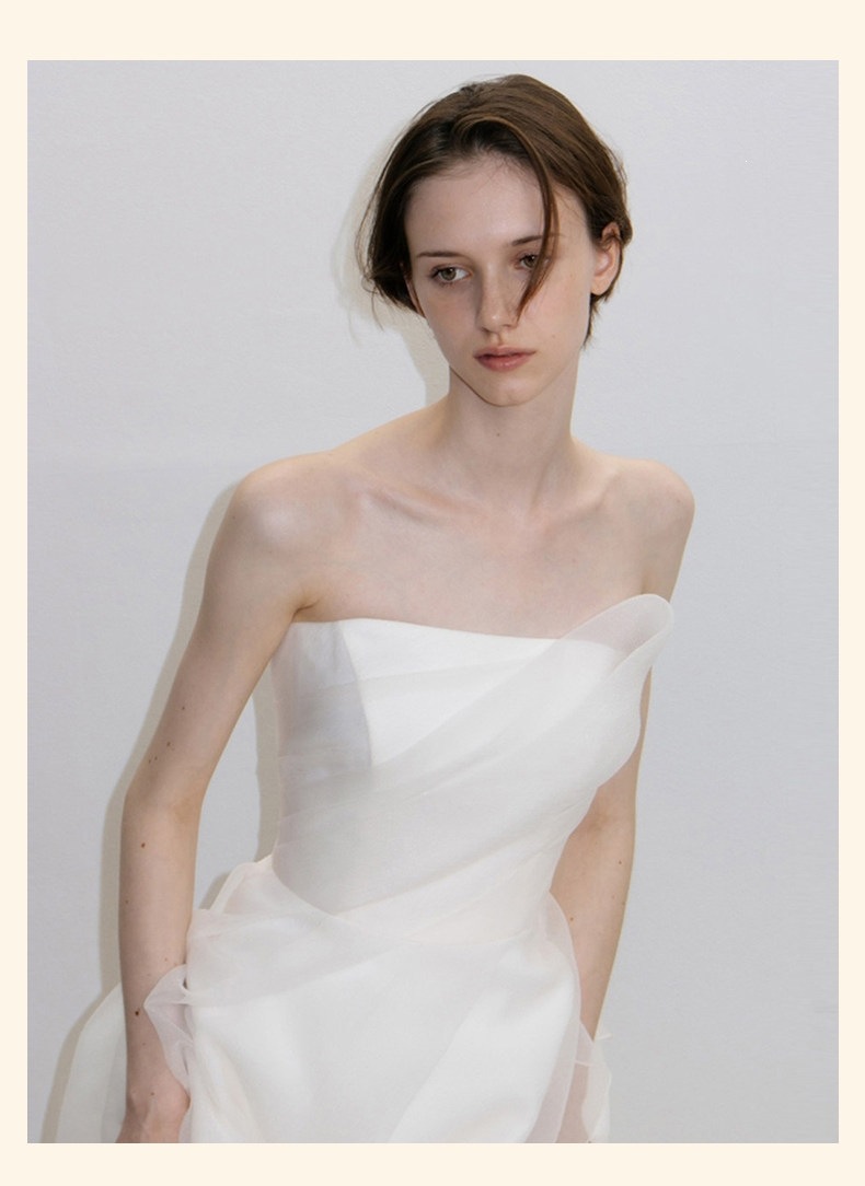 Minimalist French-style strapless wedding dress
