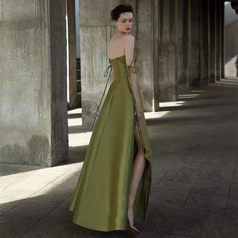 Minimalist strapless satin gown ......