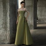 Minimalist strapless satin gown ......