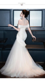 Lightweight off-the-shoulder wedding dress