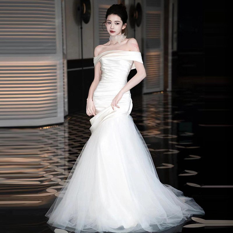 Lightweight off-the-shoulder wedding dress