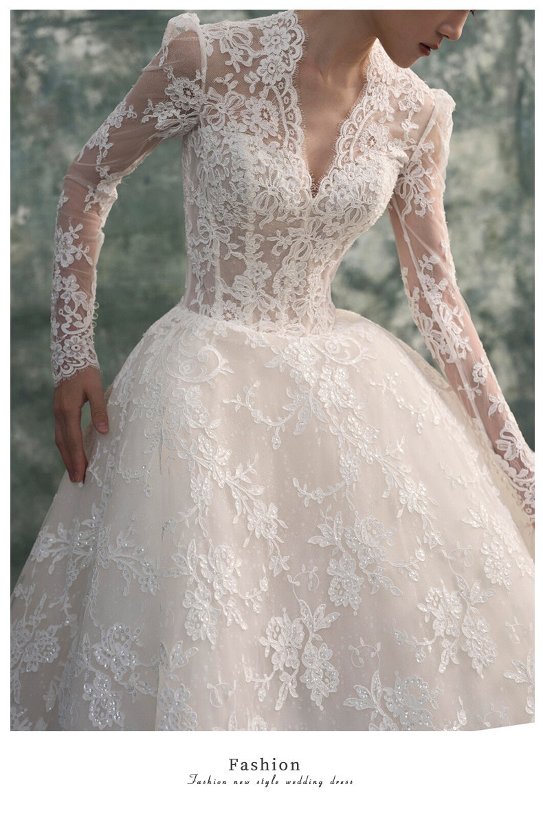 Long-sleeved V-neck with a train wedding dress