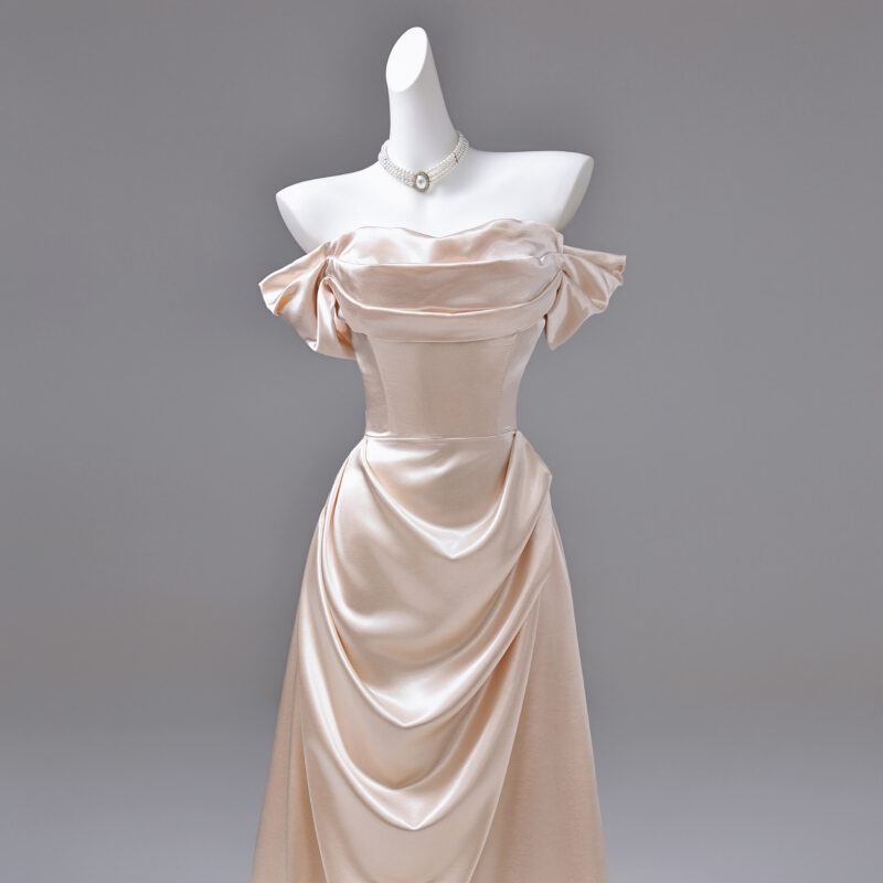 Satin fabric with a simple, elegant design. Formal Dress