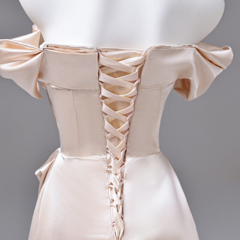 Satin fabric with a simple, elegant design. Formal Dress