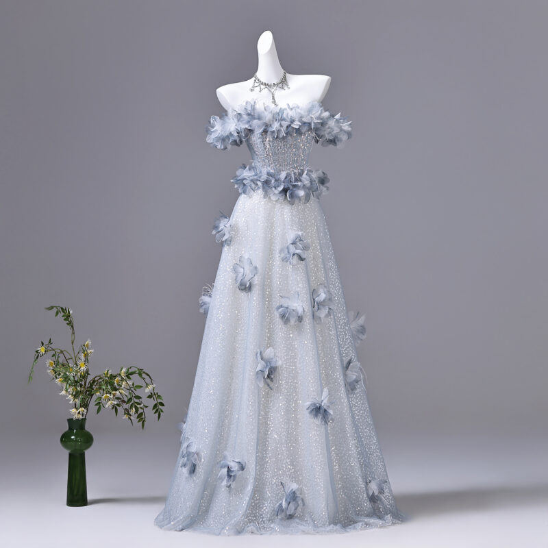 3D floral design; lightweight tulle fabric; suitable for evening parties and graduation galas.Evening Dress