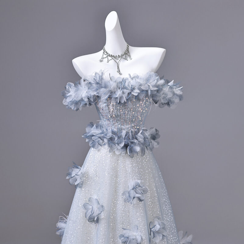 3D floral design; lightweight tulle fabric; suitable for evening parties and graduation galas.Evening Dress