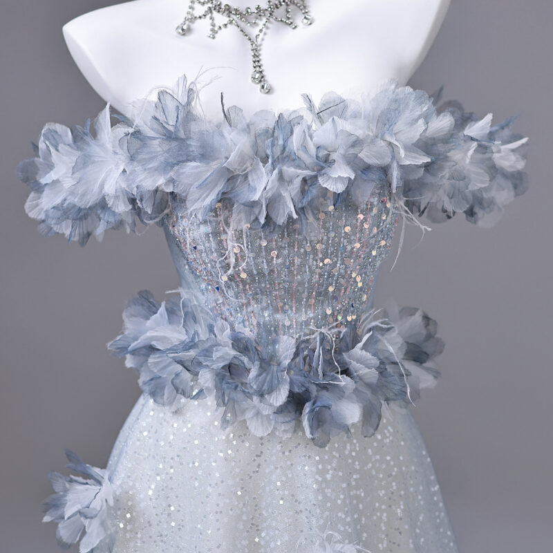 3D floral design; lightweight tulle fabric; suitable for evening parties and graduation galas.Evening Dress
