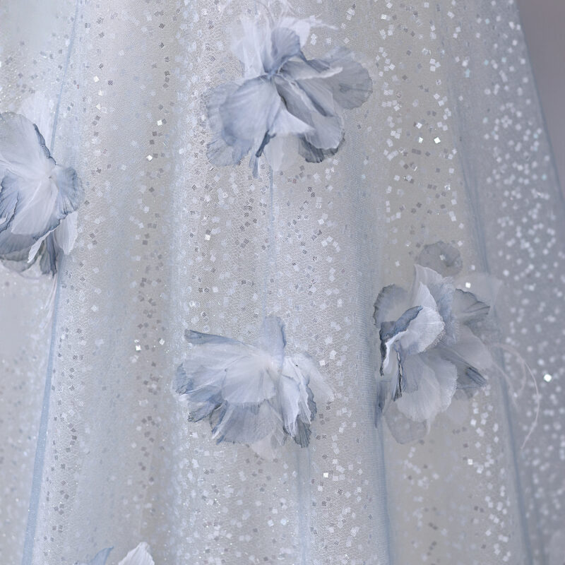 3D floral design; lightweight tulle fabric; suitable for evening parties and graduation galas.Evening Dress