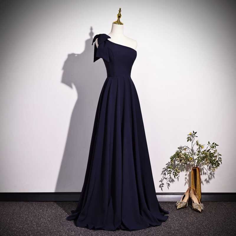 Simple one-shoulder gown—perfect for evening parties and gatherings.