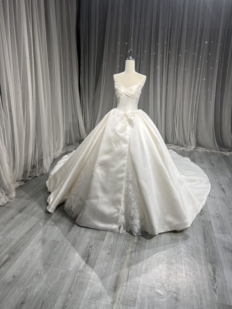 Wedding dresses and bridal gowns
