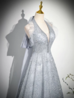 High-end heavy-texture halter-neck V-neck dress