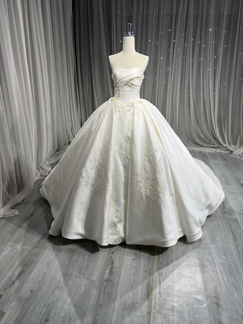Wedding dresses and bridal gowns