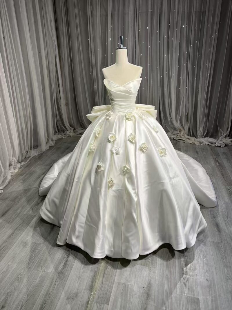 Wedding dresses and bridal gowns