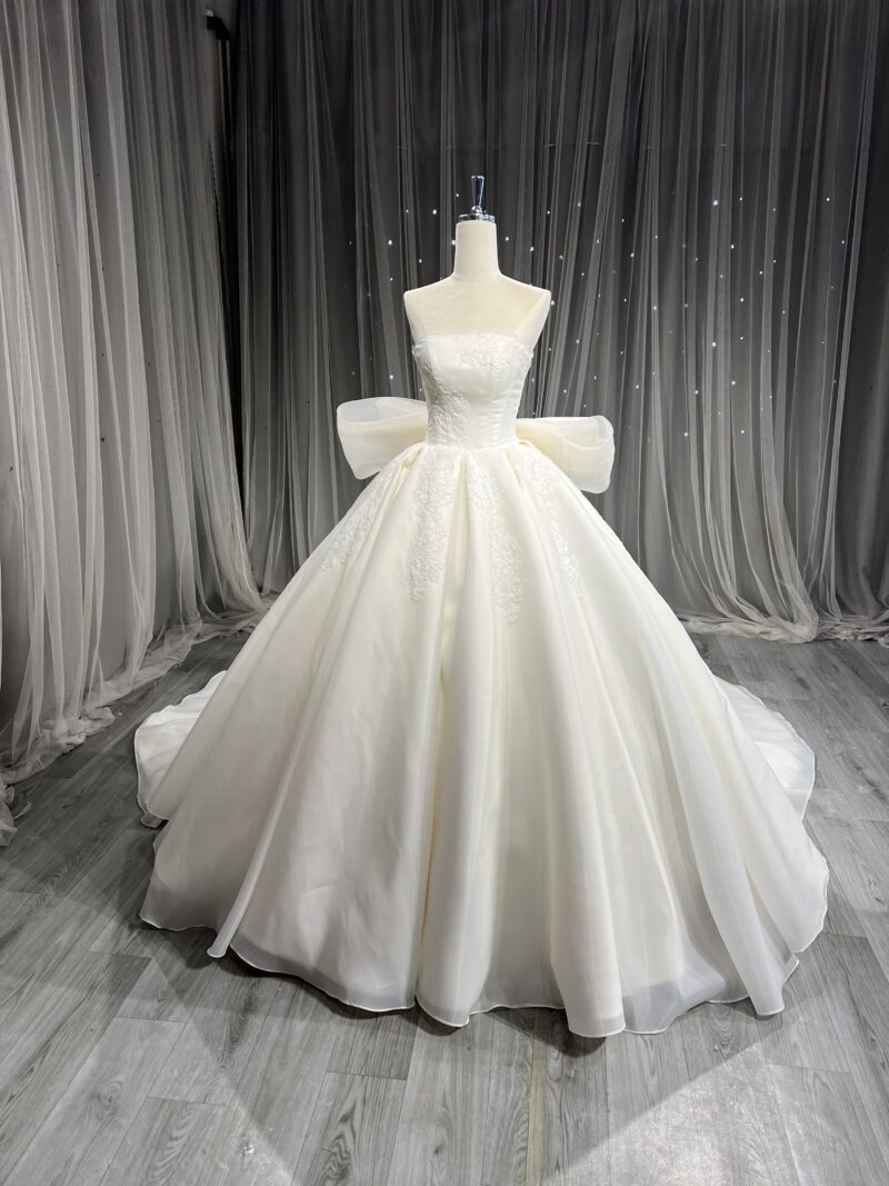 Wedding dresses and bridal gowns