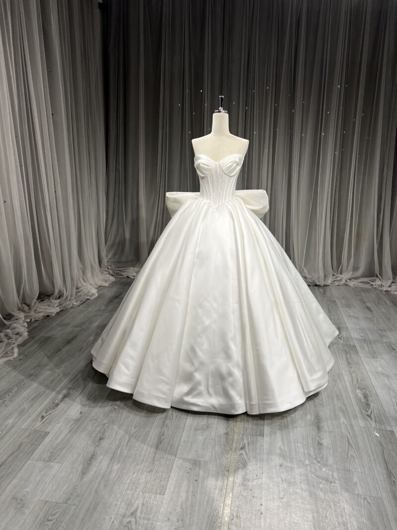 Wedding dresses and bridal gowns
