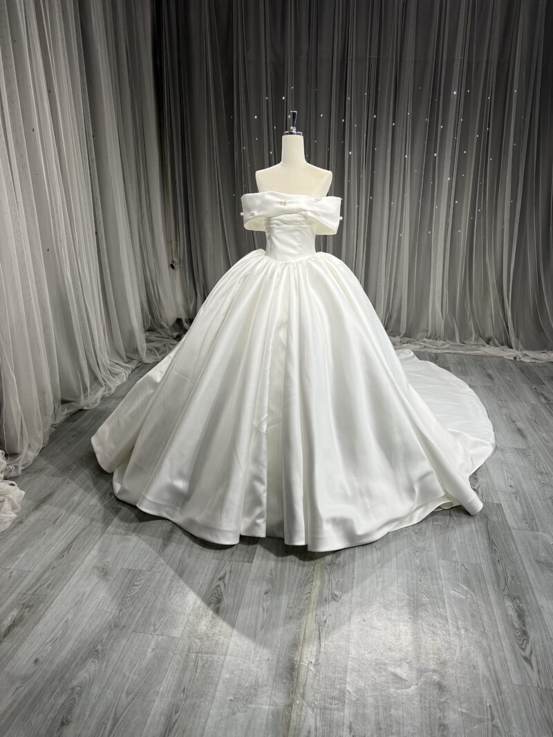 Wedding dresses and bridal gowns