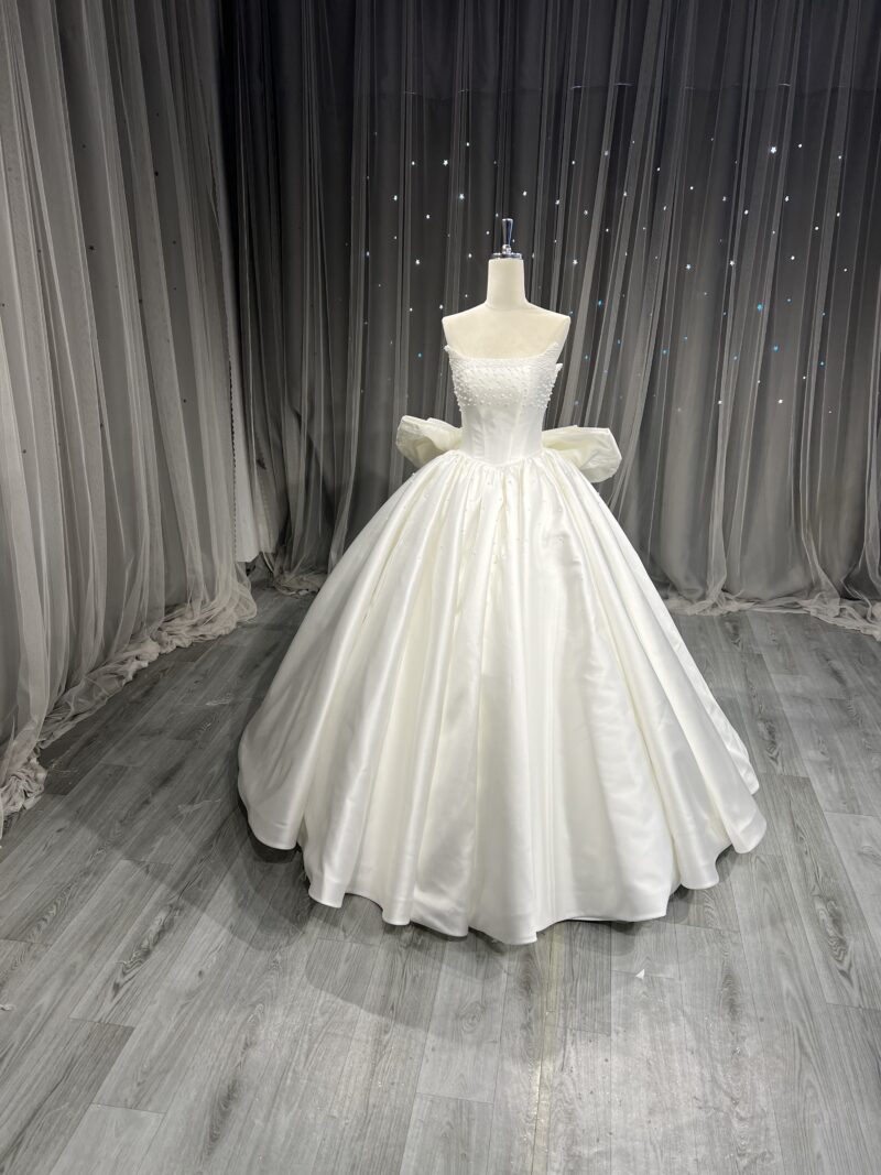 Wedding dresses and bridal gowns