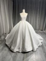 Wedding dresses and bridal gowns