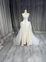 Wedding dresses and bridal gowns