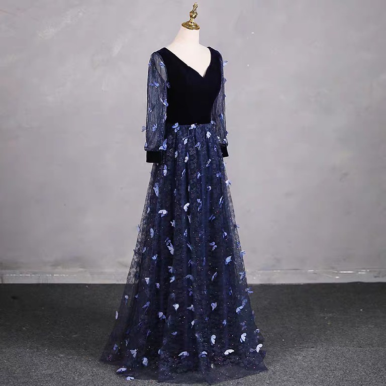 Long-sleeved velvet gown