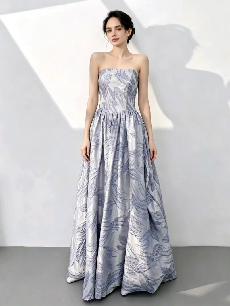 Printed strapless gown with a voluminous skirt