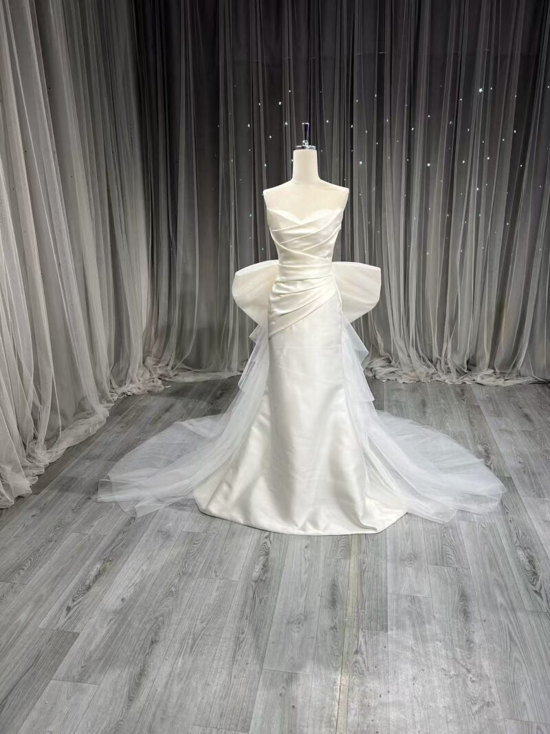 Fitted mermaid wedding dress