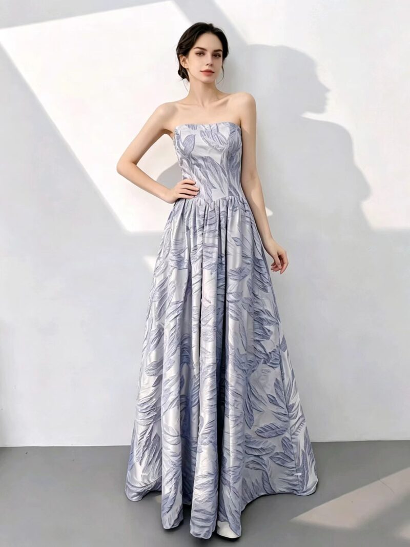 Printed strapless gown with a voluminous skirt